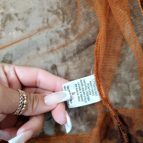 Lush Sheer Embroidered Kimono - Picture 2 of 3